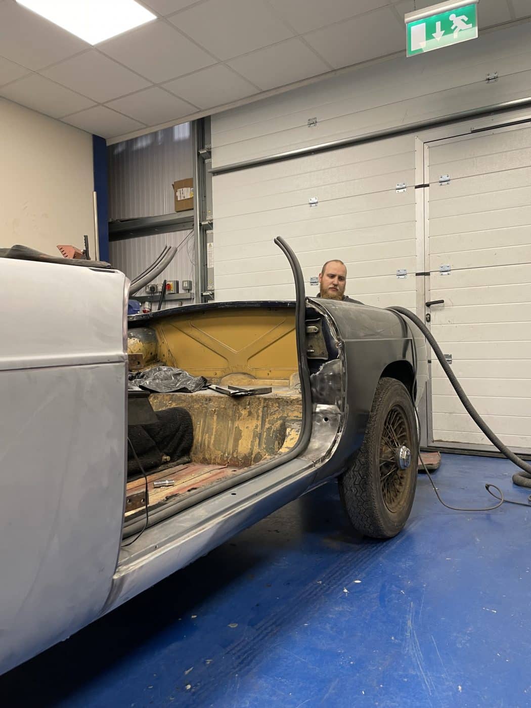 040122 1977 MGB Roadster Rear Prep for Paint6 1