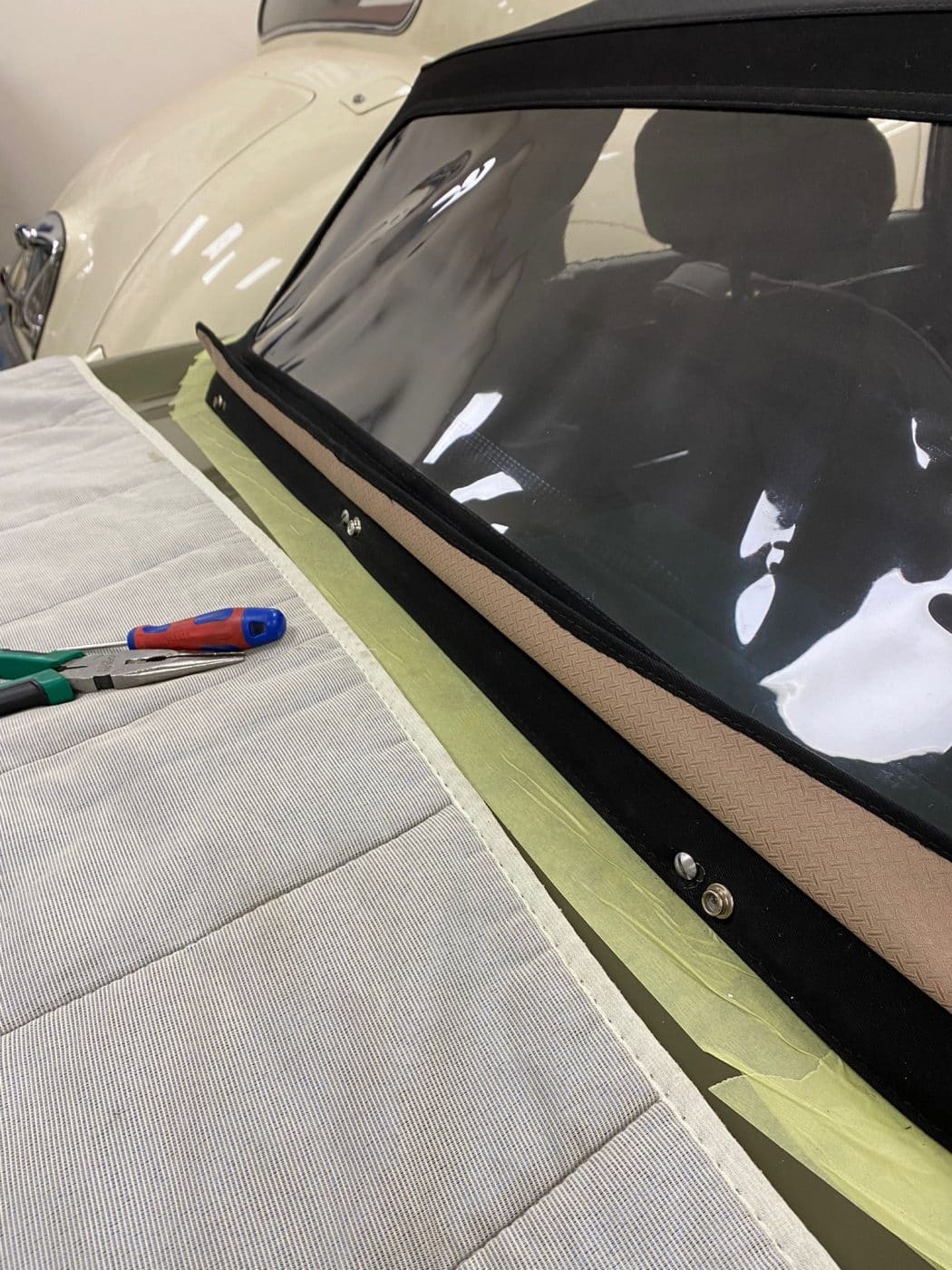 060122 1973 Jaguar E Type Tonneau 14 1