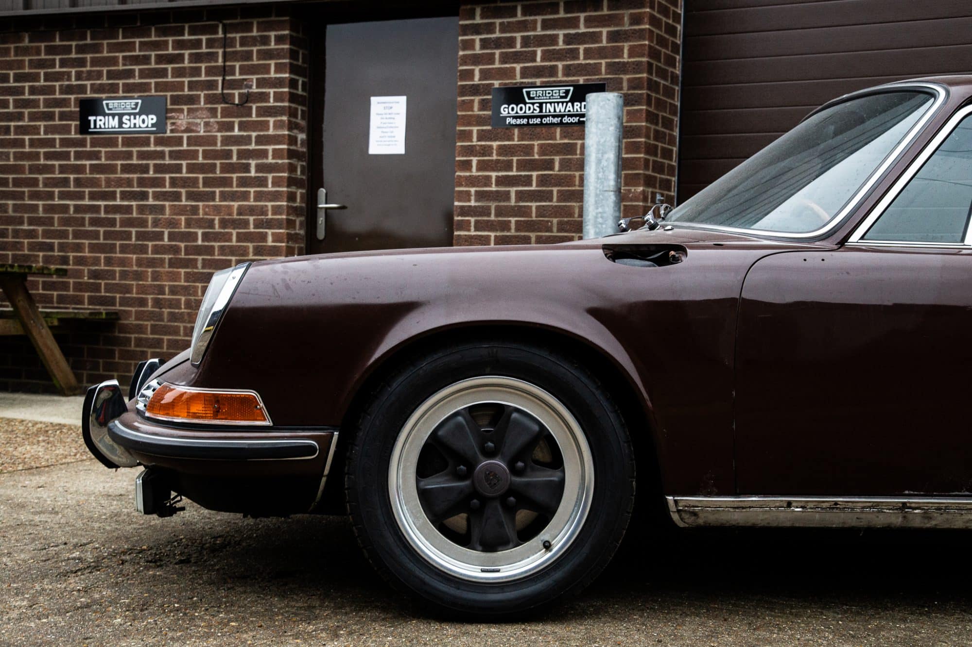 110122 1970 Porsche 911T Arrival Photos 12 1
