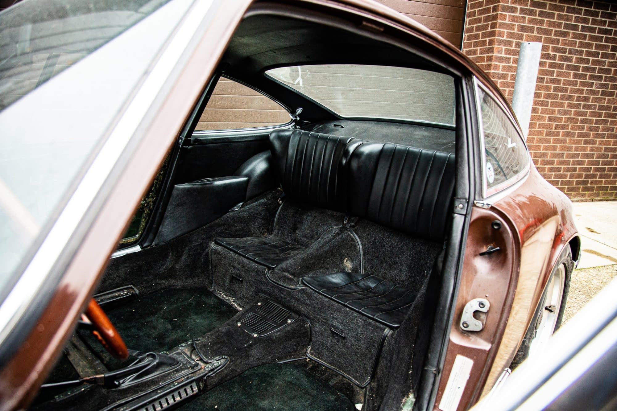 110122 1970 Porsche 911T Arrival Photos 31 1