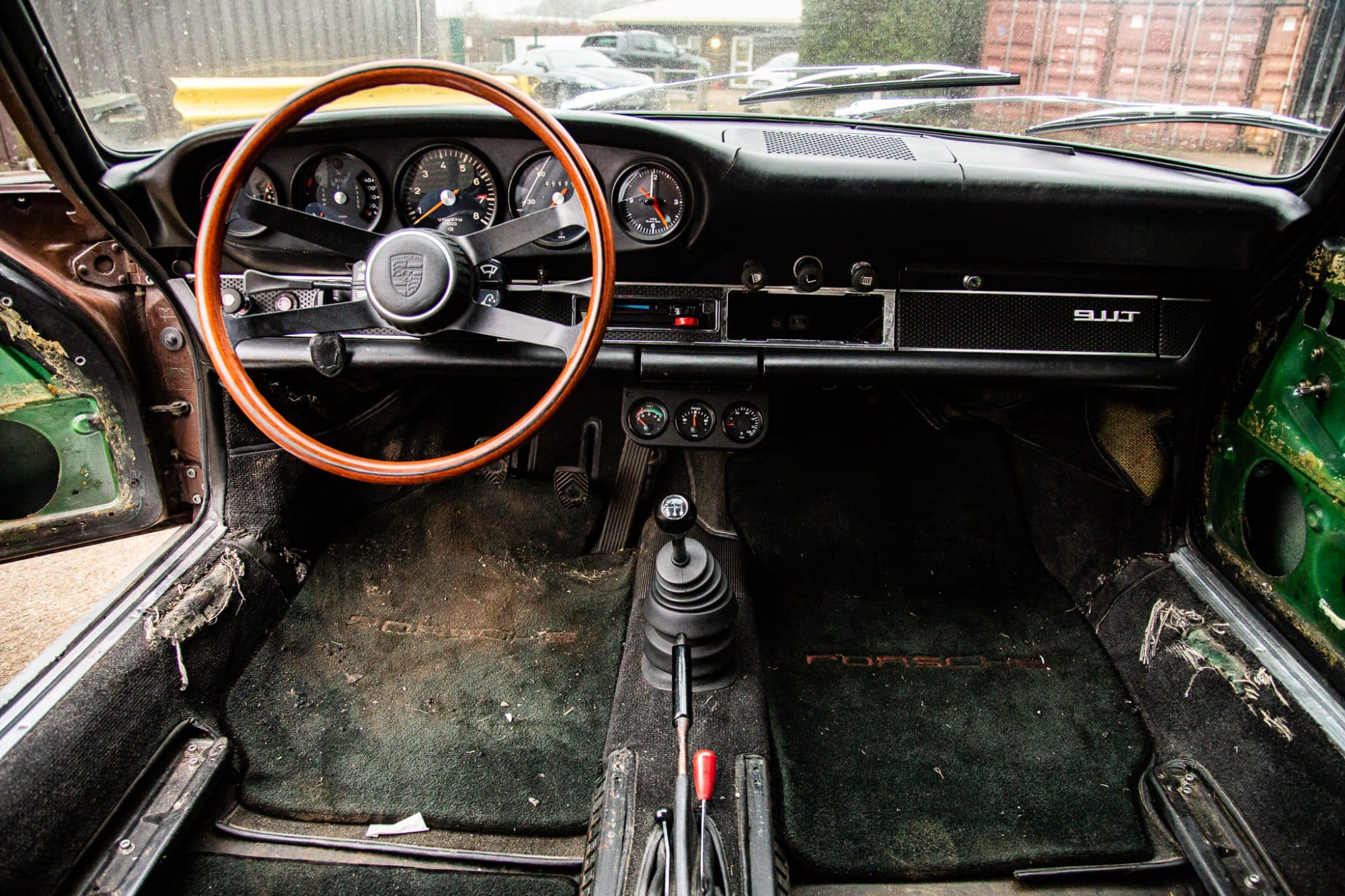 110122 1970 Porsche 911T Arrival Photos 32 1
