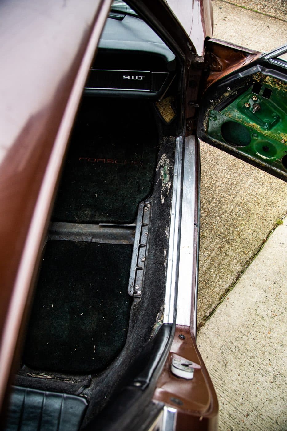 110122 1970 Porsche 911T Arrival Photos 38 1