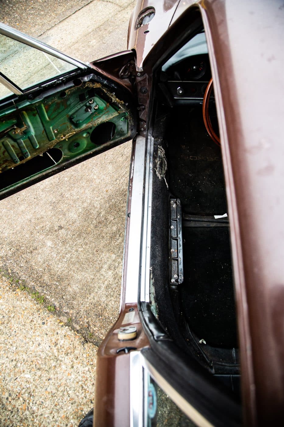 110122 1970 Porsche 911T Arrival Photos 39 1