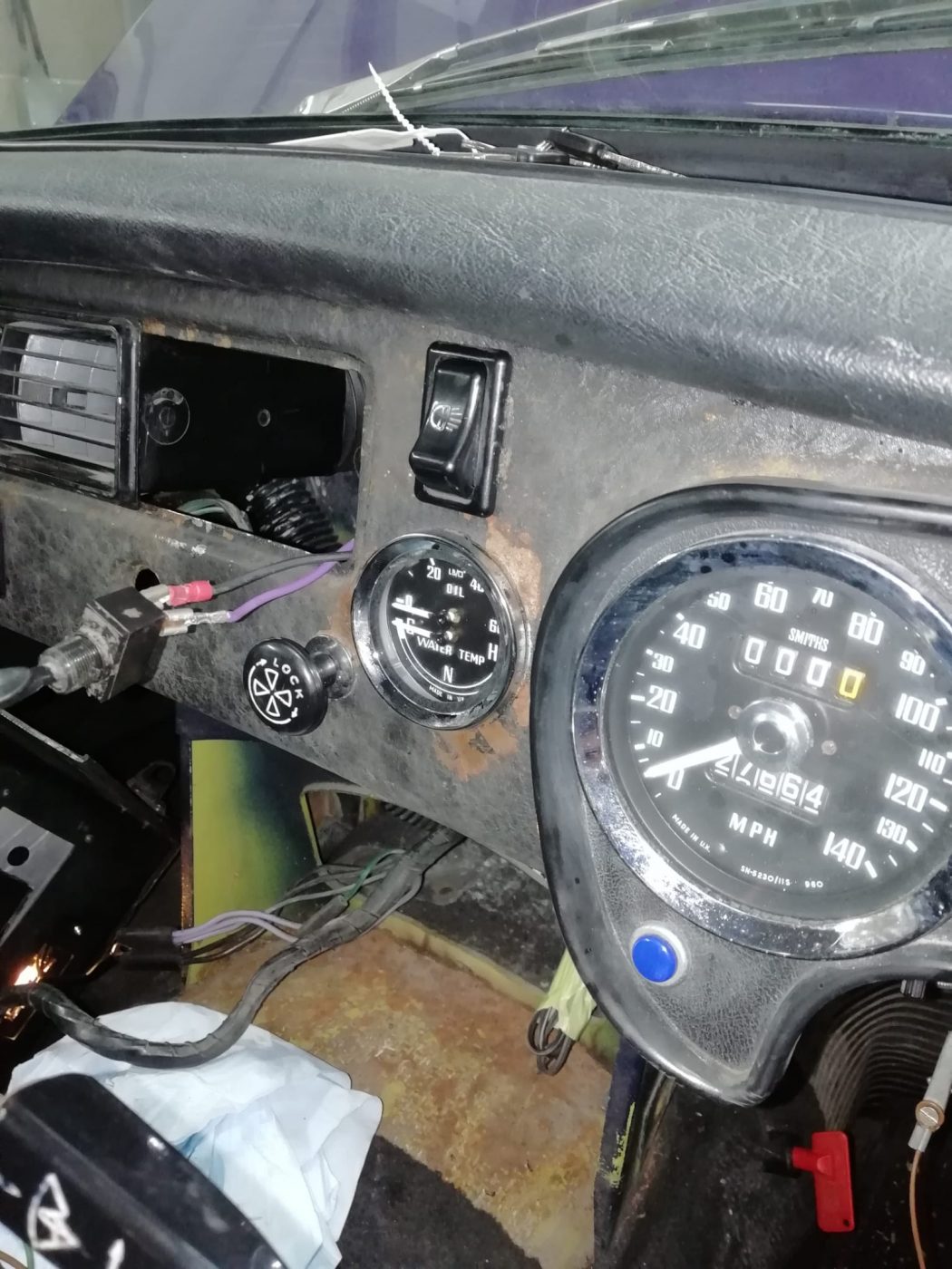 110122 1973 MGB GT V8 Oil Pressure Gauge and Wiring 6