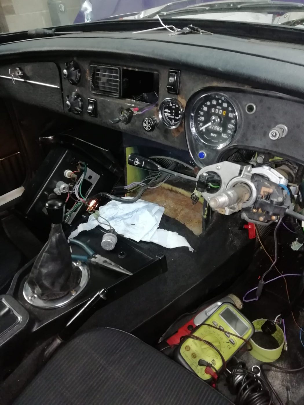 110122 1973 MGB GT V8 Oil Pressure Gauge and Wiring 7