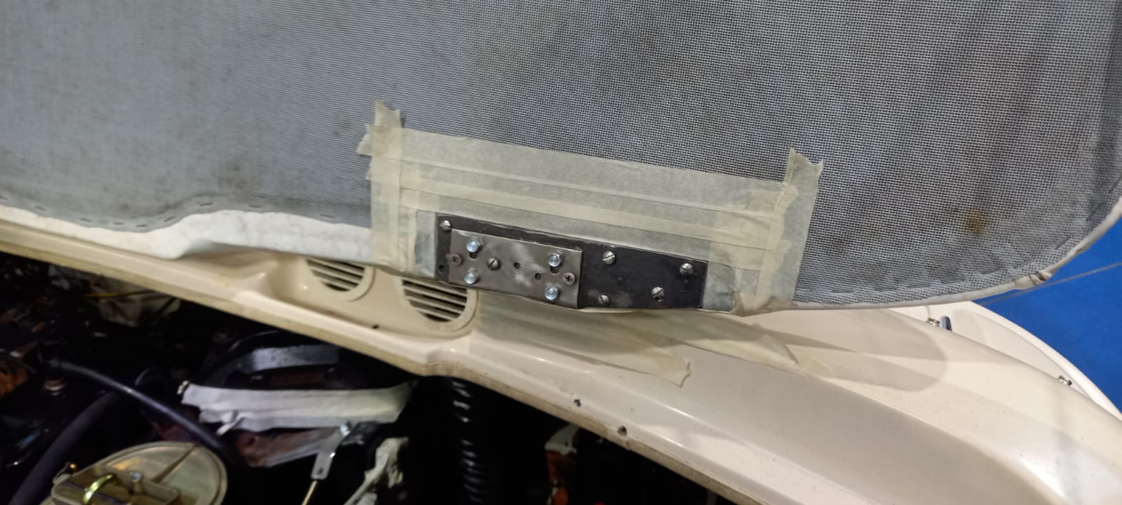 110122 Glastron New Seat Plates and Carburettor Set Up 8 1