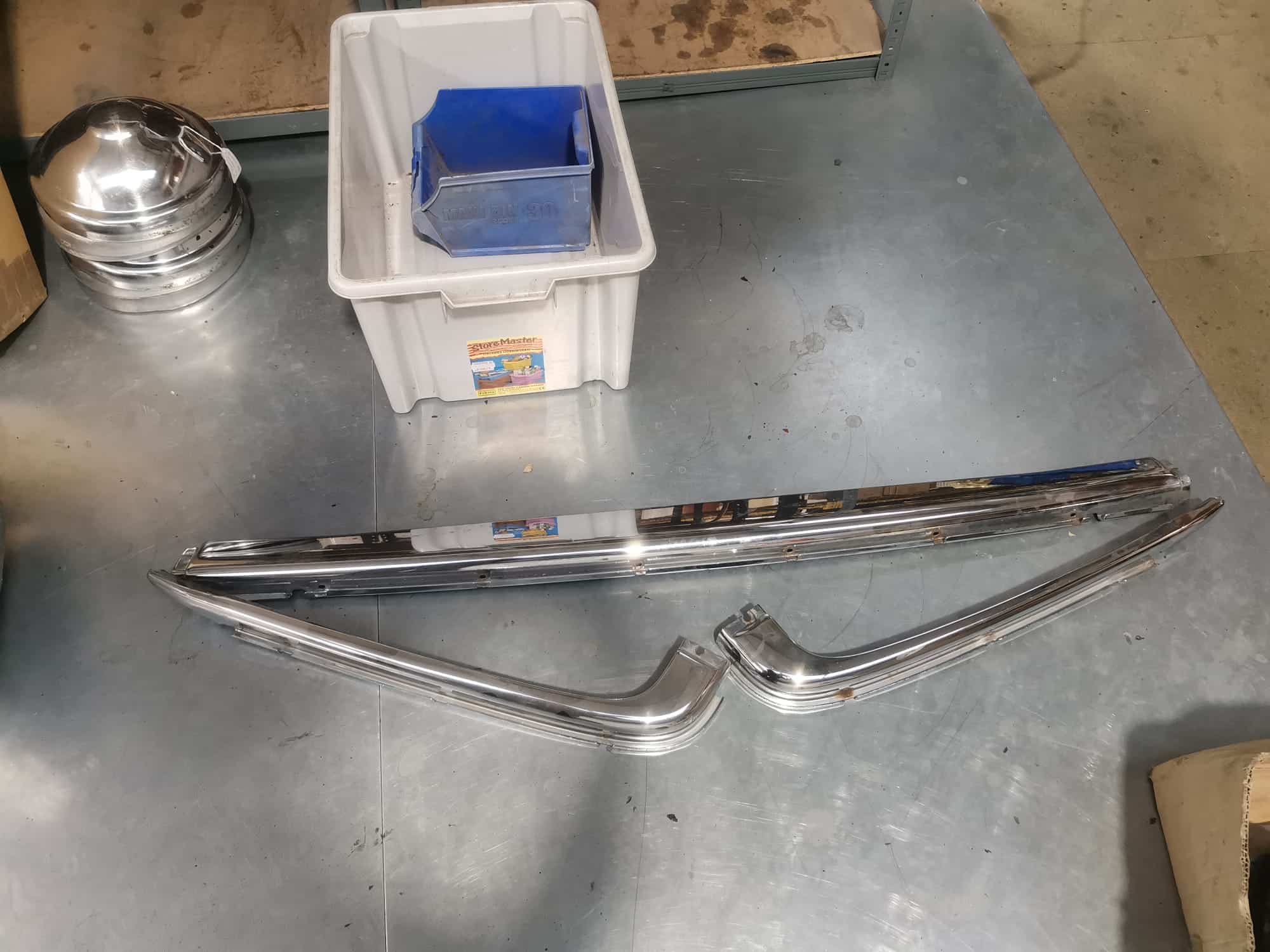 130122 1987 Mercedes 500SL Parts Cleaning and Organising 100 1