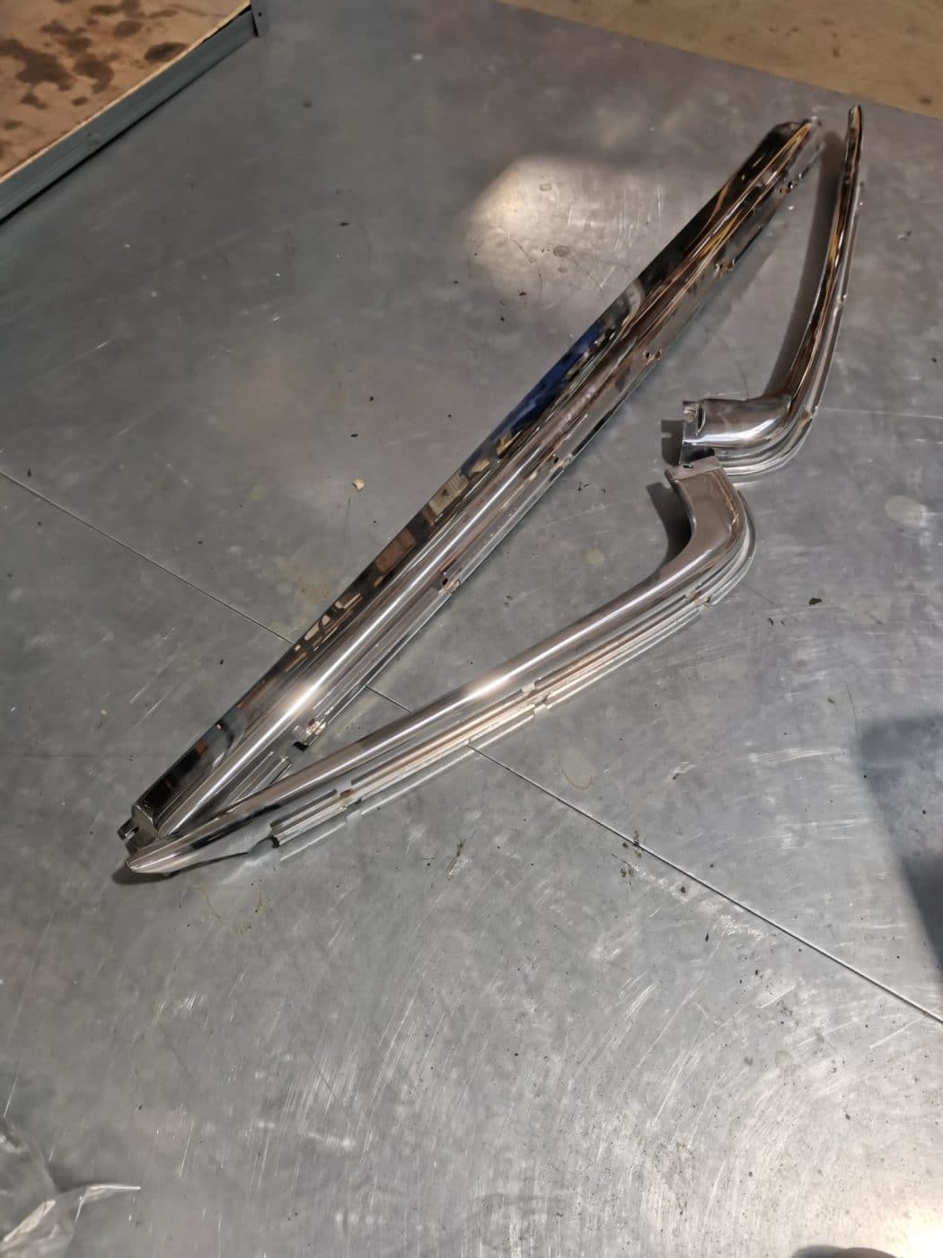 130122 1987 Mercedes 500SL Parts Cleaning and Organising 102 1