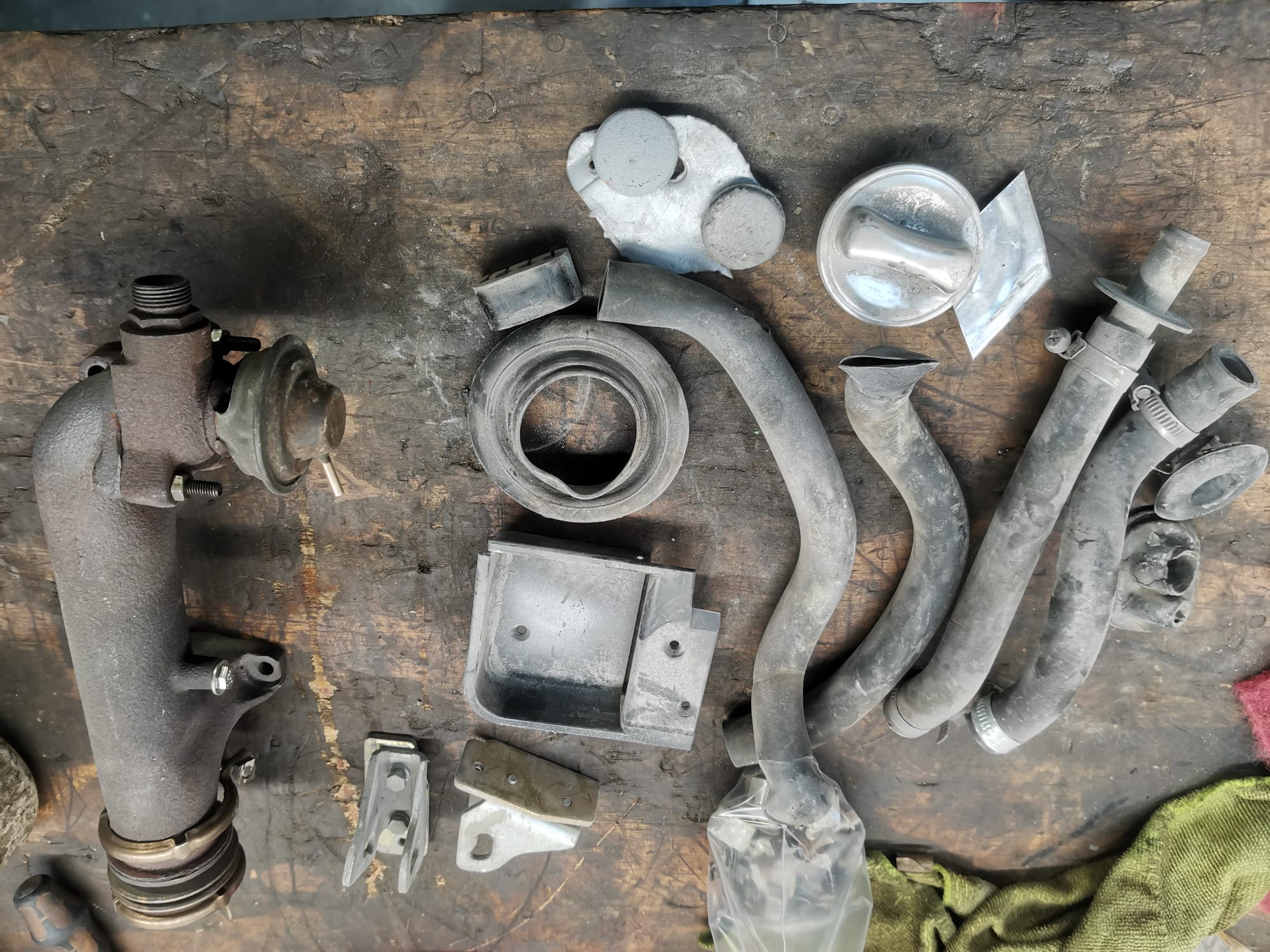 130122 1987 Mercedes 500SL Parts Cleaning and Organising 161 1