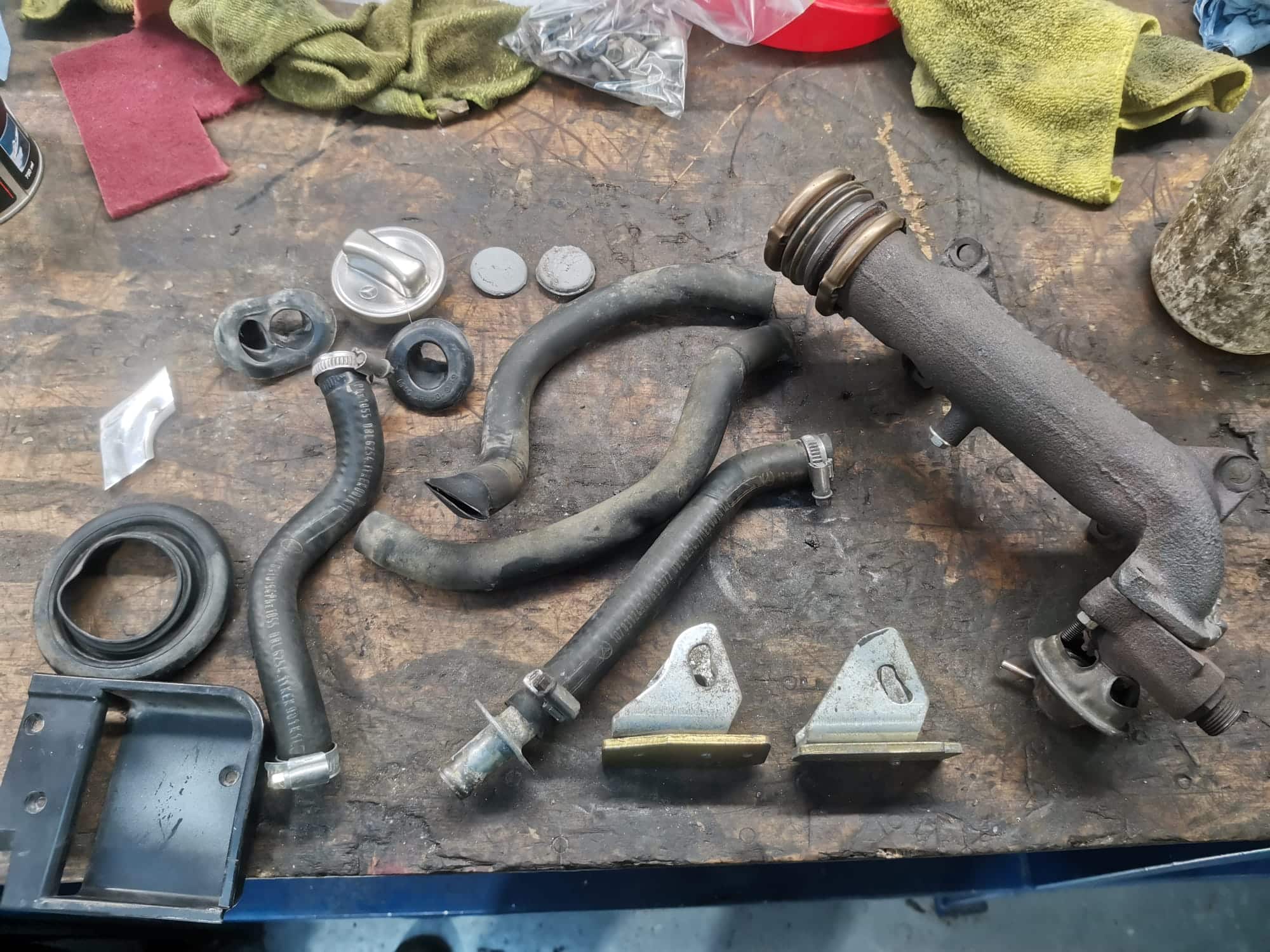 130122 1987 Mercedes 500SL Parts Cleaning and Organising 163 1