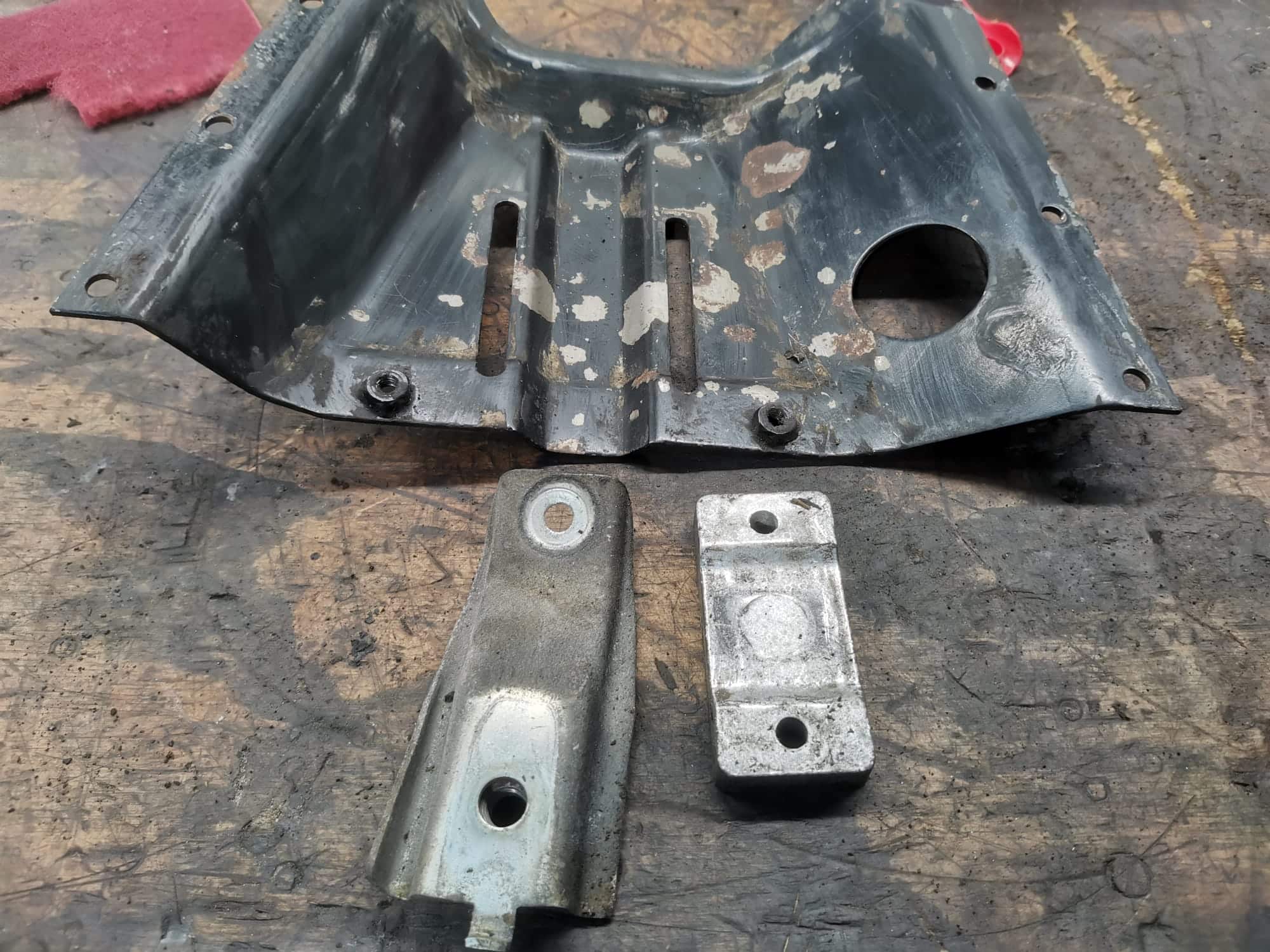 130122 1987 Mercedes 500SL Parts Cleaning and Organising 180 1