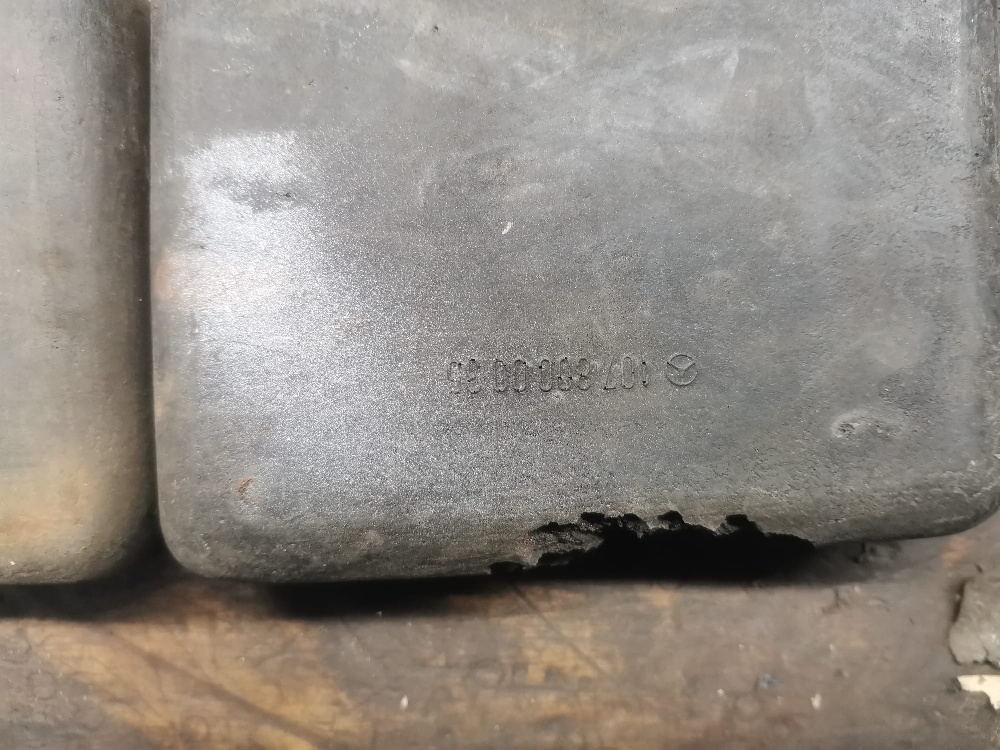 130122 1987 Mercedes 500SL Parts Cleaning and Organising 59 1