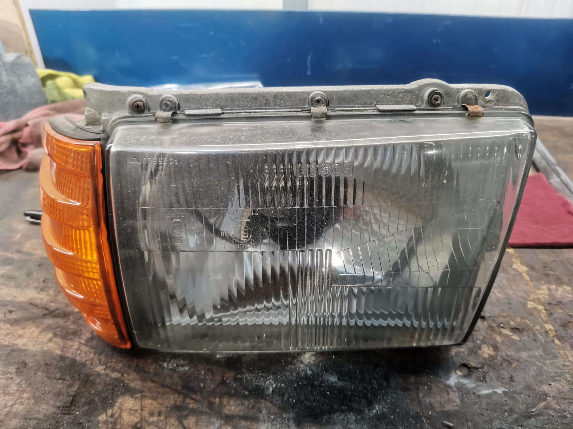130122 1987 Mercedes 500SL Parts Cleaning and Organising 79 1
