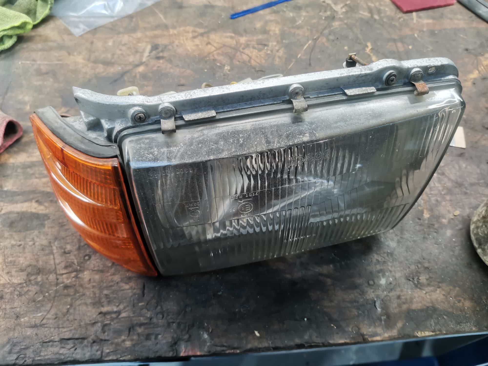 130122 1987 Mercedes 500SL Parts Cleaning and Organising 85 1