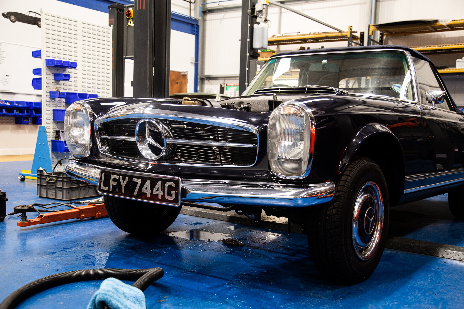270122 1969 Mercedes 280SL Engine Bay Clean 2 1