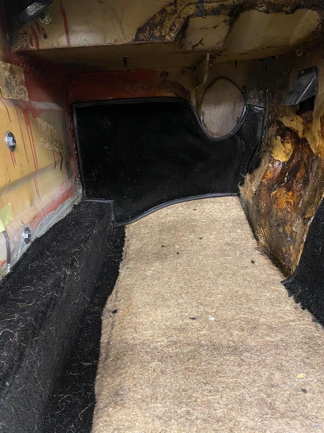 030222 1977 MGB Roadster Carpets and Fitting 24 1