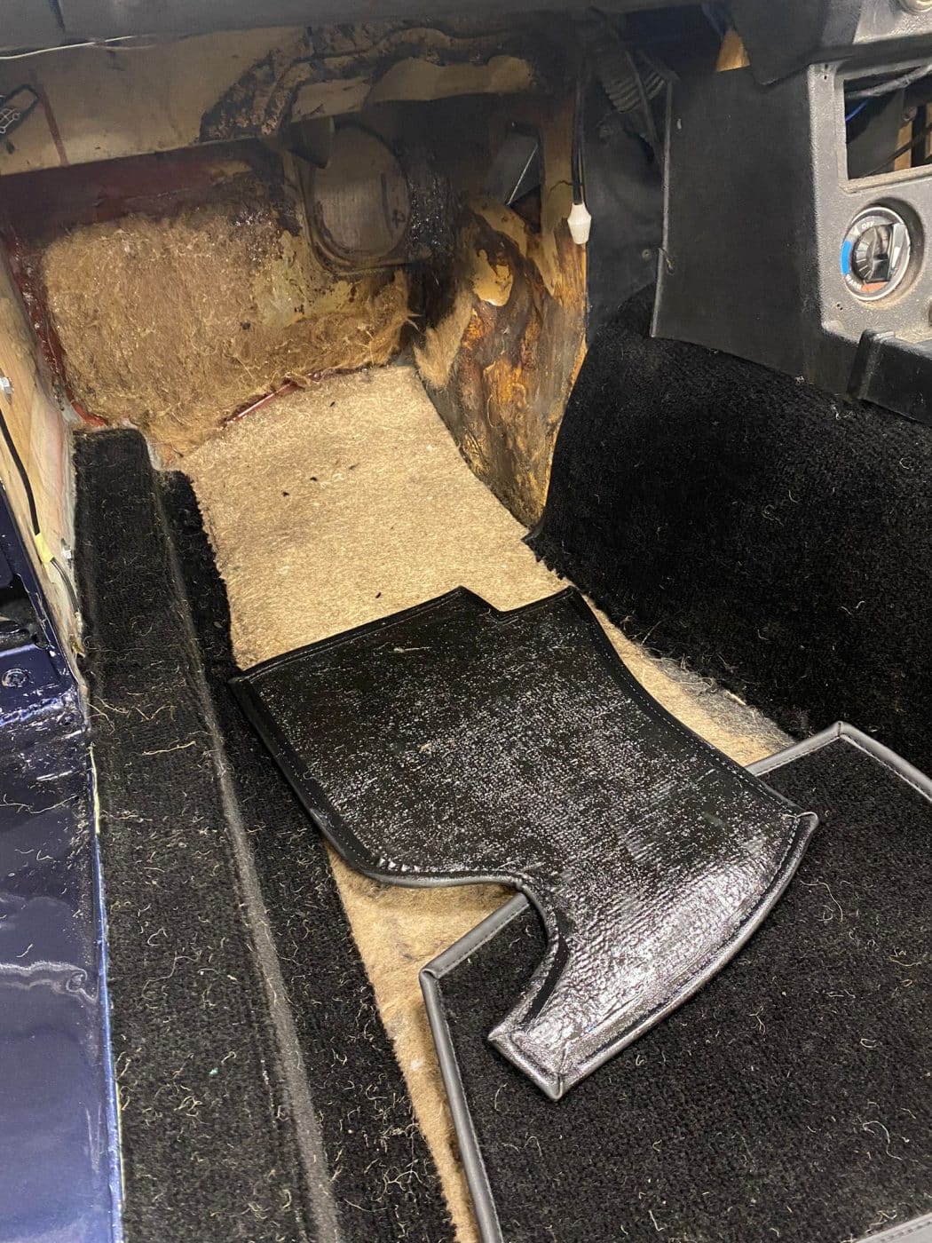 030222 1977 MGB Roadster Carpets and Fitting 26 1