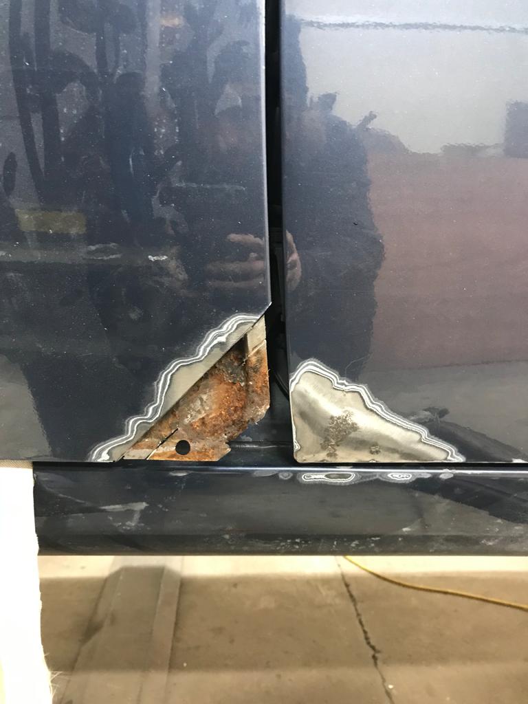 140222 1987 Daimler Double Six Wing and Door Rust Repairs 18 1