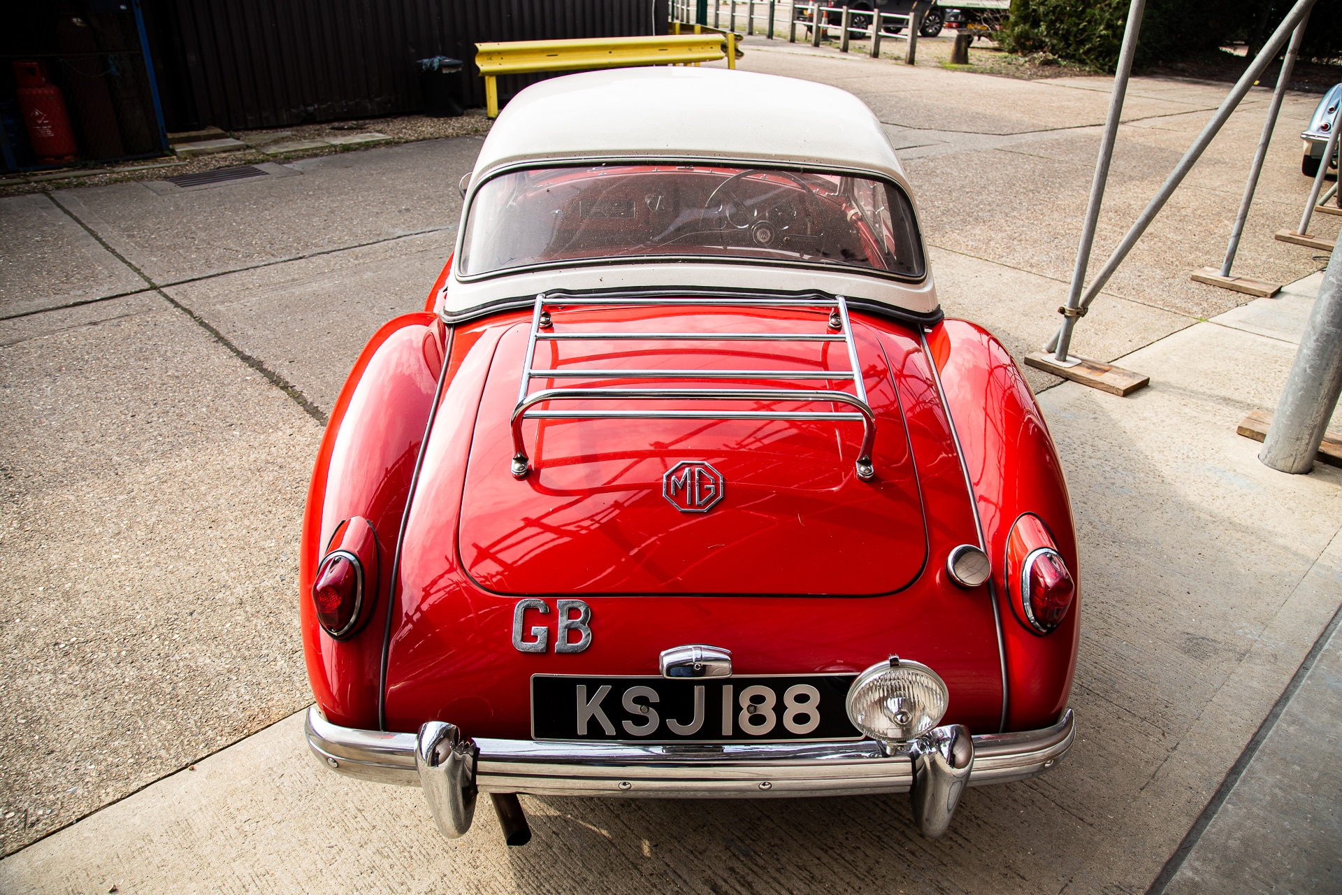 040322 1957 MGA Roadster Feature Photos 7 1