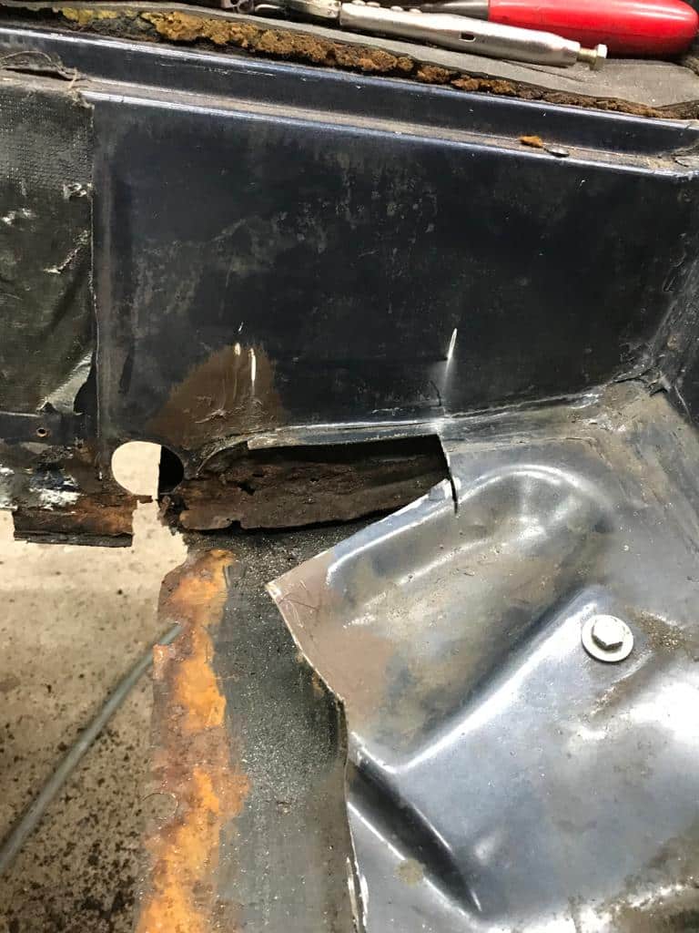 040322 1987 Daimler Double Six Boot Floor Repairs 15 1