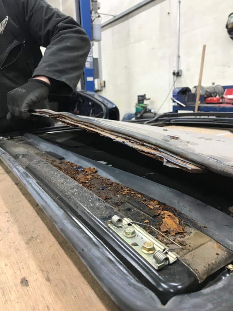 100322 1987 Daimler Double Six Sunroof Repairs 4 1