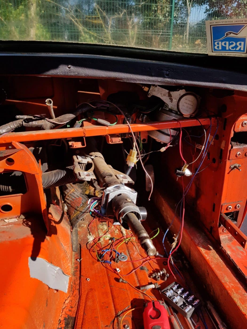 160322 Removing Usable Parts from the 1978 MGB GT Interior 9 1