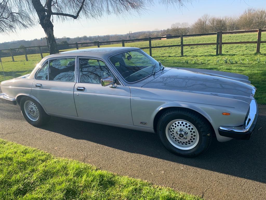 1985 Jaguar Double Six B889YYH 1