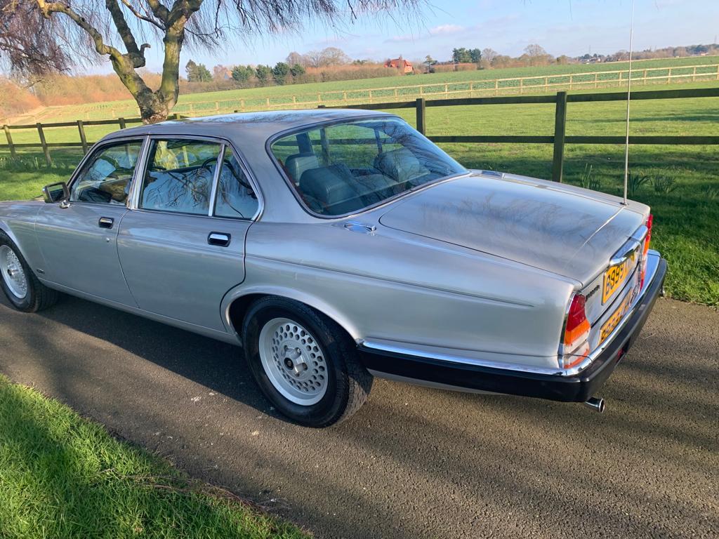 1985 Jaguar Double Six B889YYH 5 1