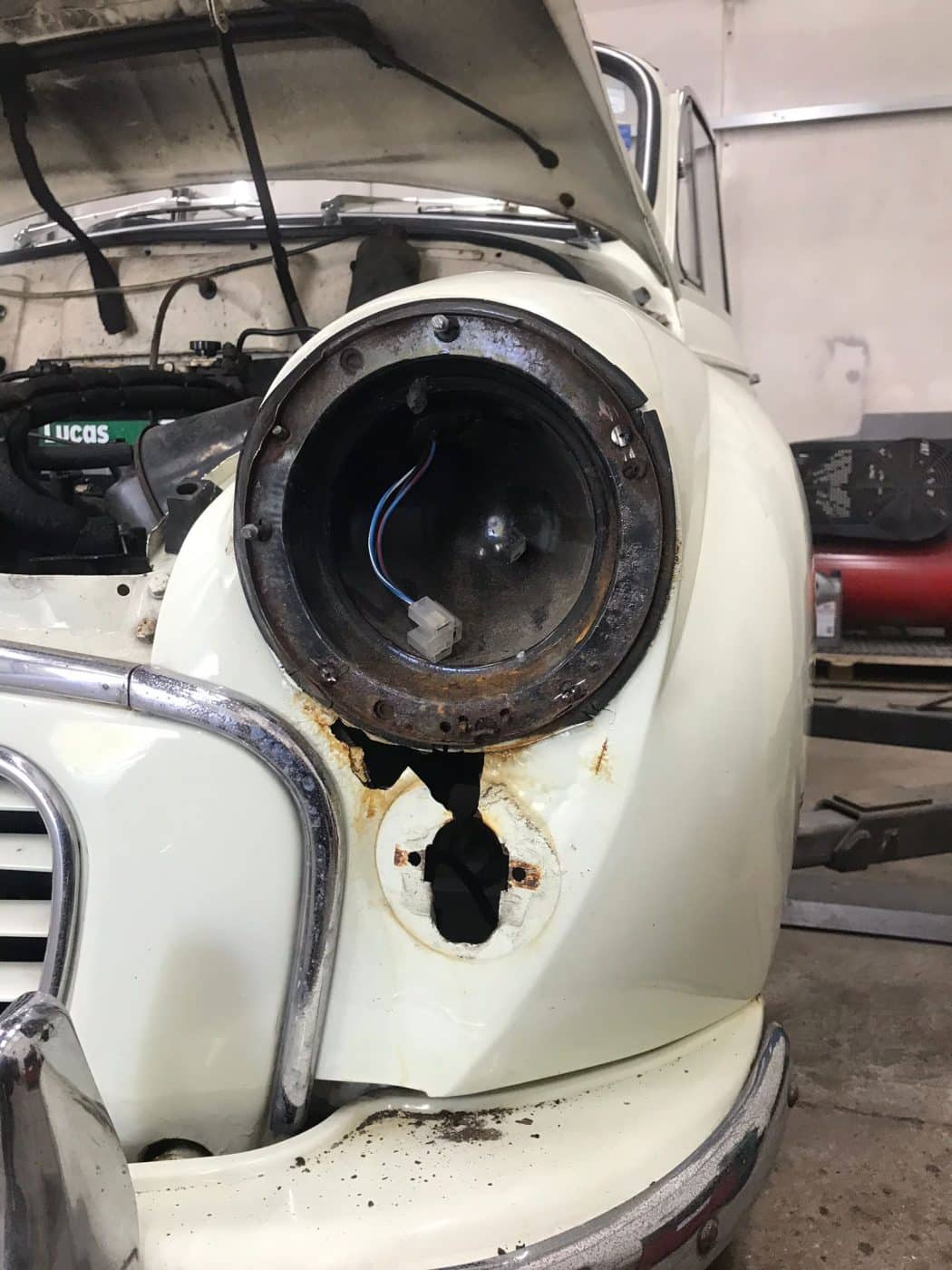 250322 1969 Morris Minor Convertible Inspection and Teardown 13 1