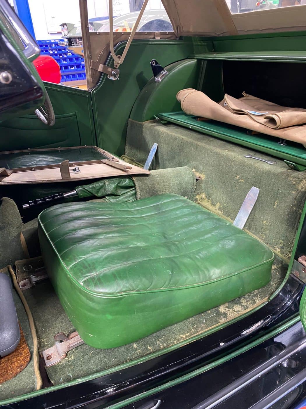 300322 1952 MG TD Carpet 25 1