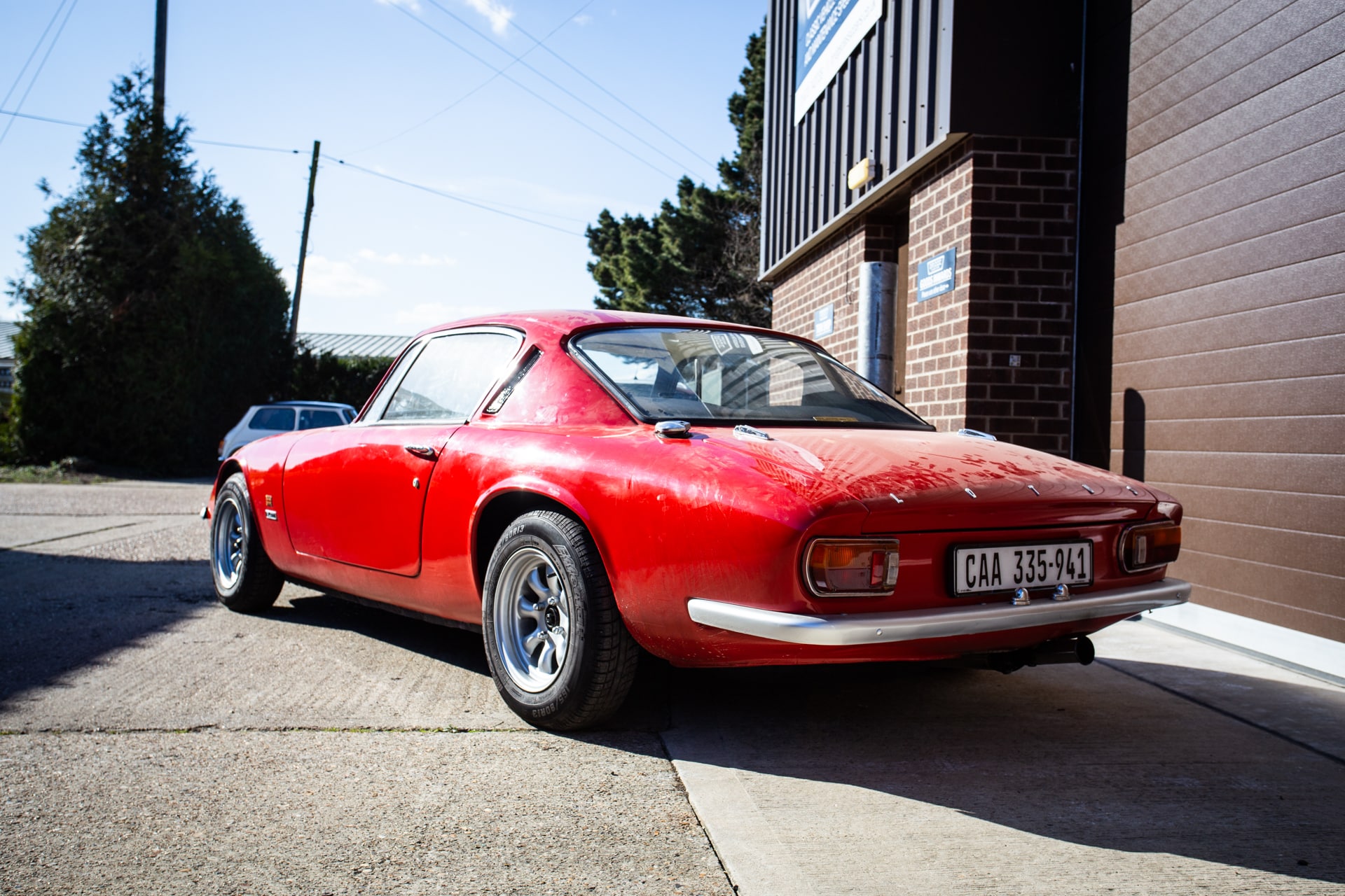 Lotus Elan Arriving 01 1