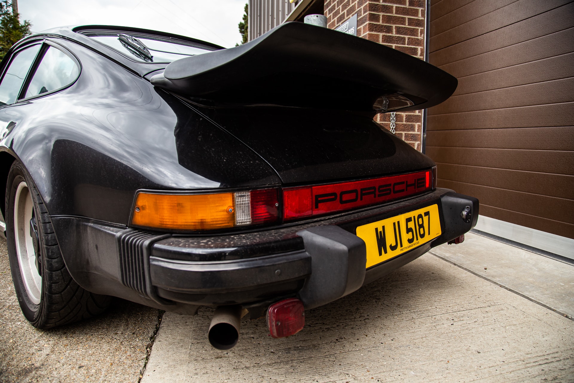 130422 1985 Porsche 911SC Arriving 8 1