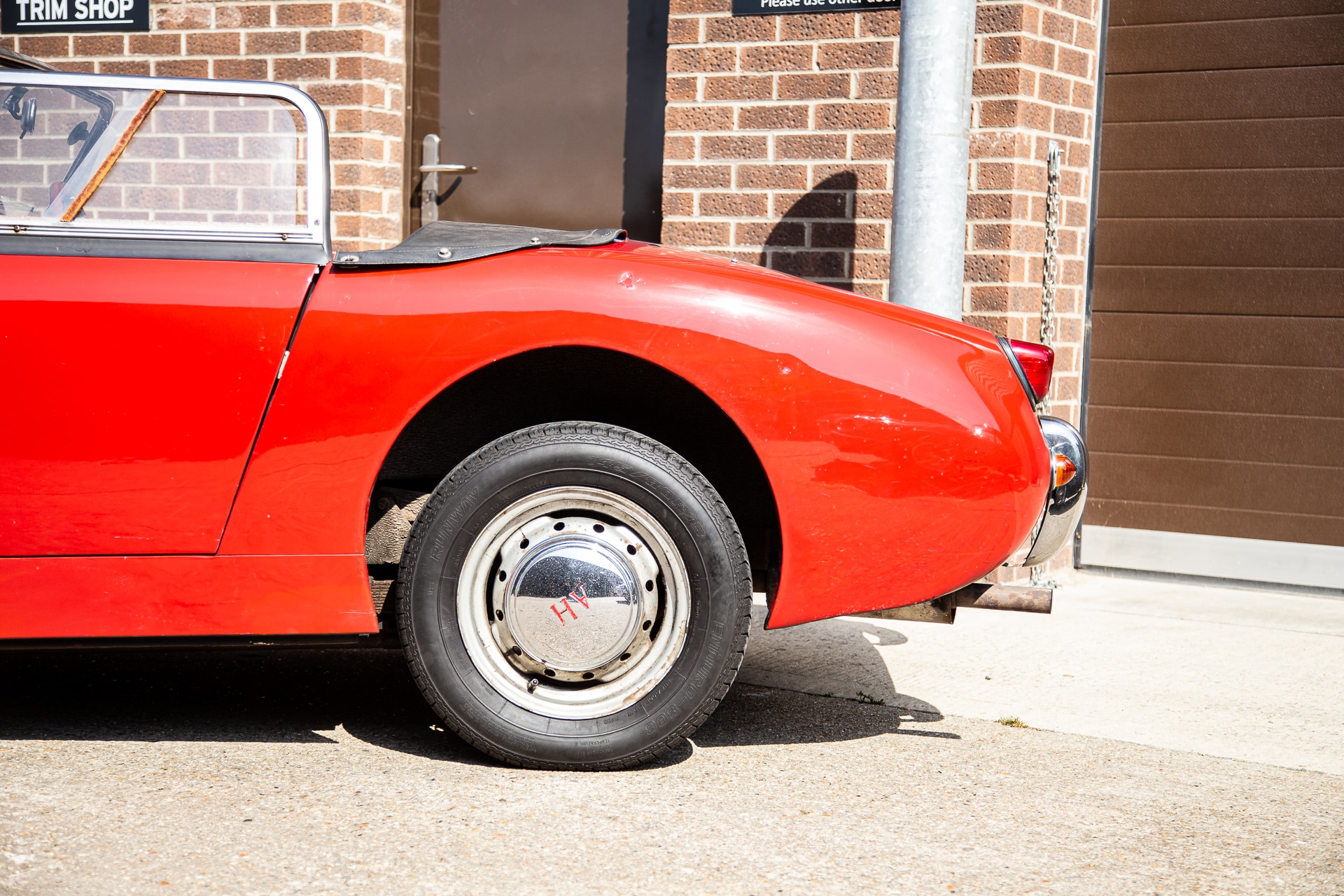 220422 1959 Austin Healey Sprite Leaving 5 1