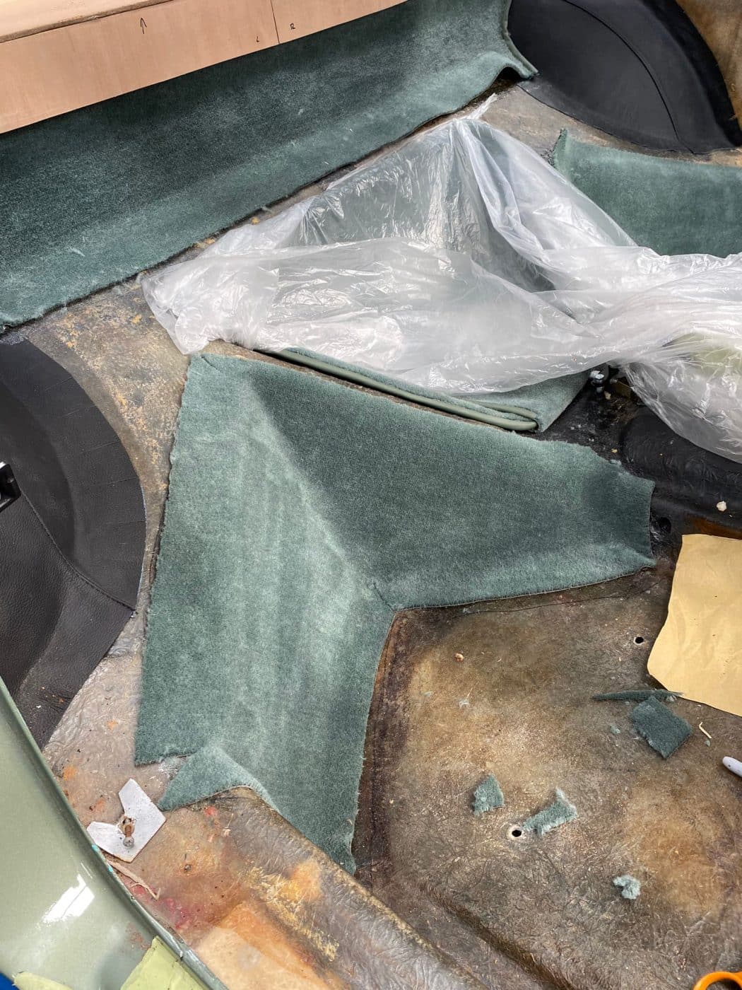 220422 1979 Arrow Ferrari Daytona Rear Parcel Shelf and Carpets Glued Down 20 1