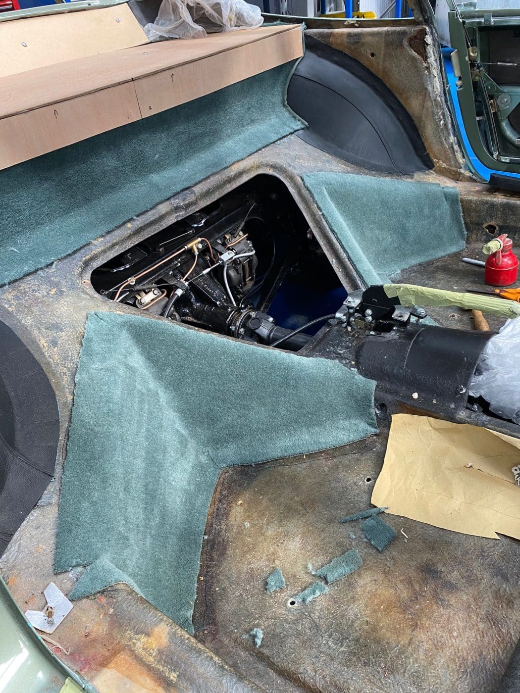 220422 1979 Arrow Ferrari Daytona Rear Parcel Shelf and Carpets Glued Down 21 1