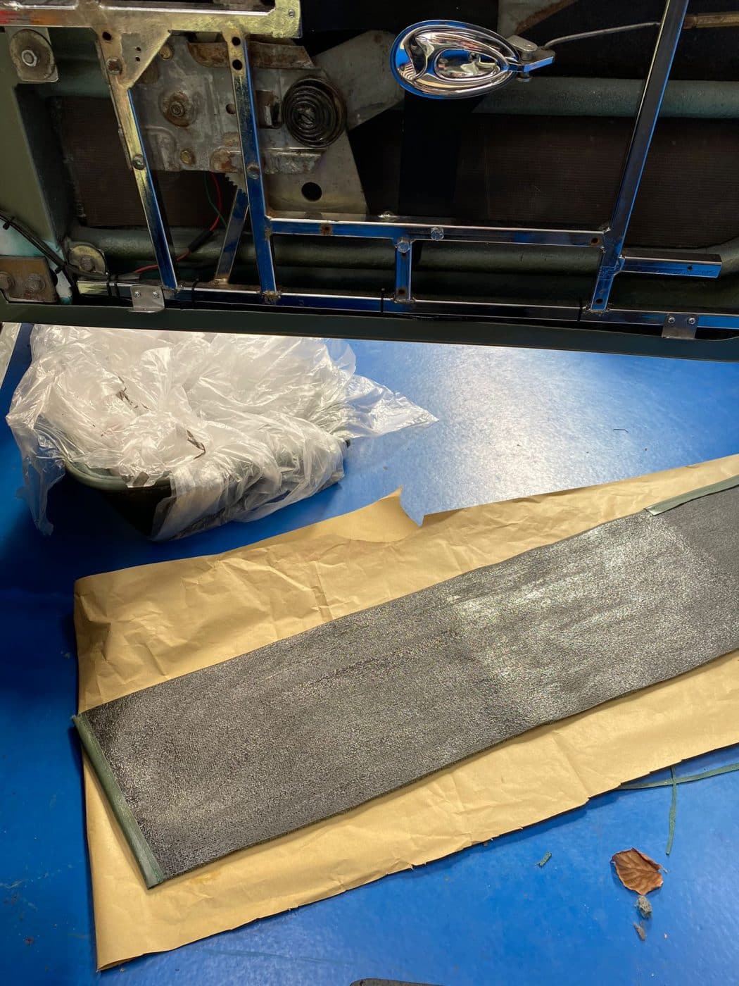 220422 1979 Arrow Ferrari Daytona Rear Parcel Shelf and Carpets Glued Down 22 1