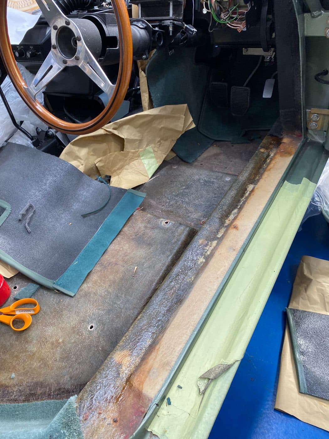 220422 1979 Arrow Ferrari Daytona Rear Parcel Shelf and Carpets Glued Down 23 1