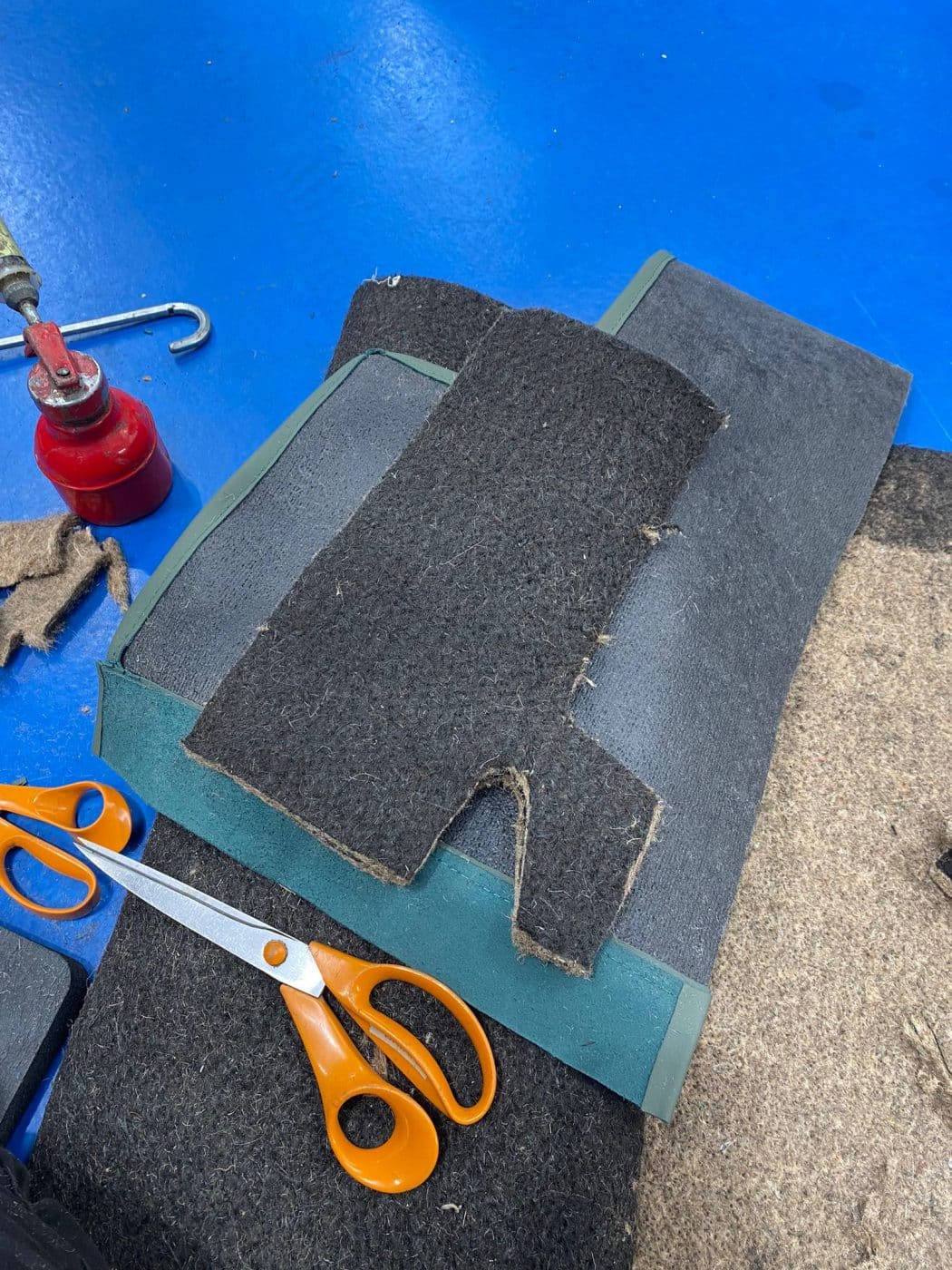 220422 1979 Arrow Ferrari Daytona Rear Parcel Shelf and Carpets Glued Down 37 1