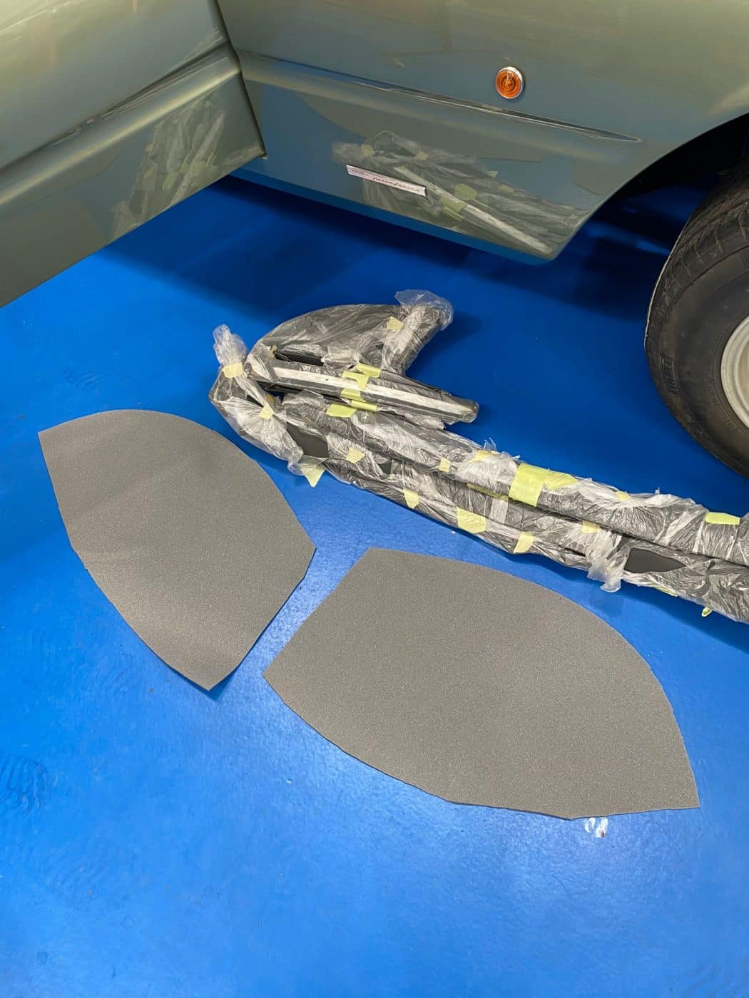 220422 1979 Arrow Ferrari Daytona Rear Parcel Shelf and Carpets Glued Down 5 1