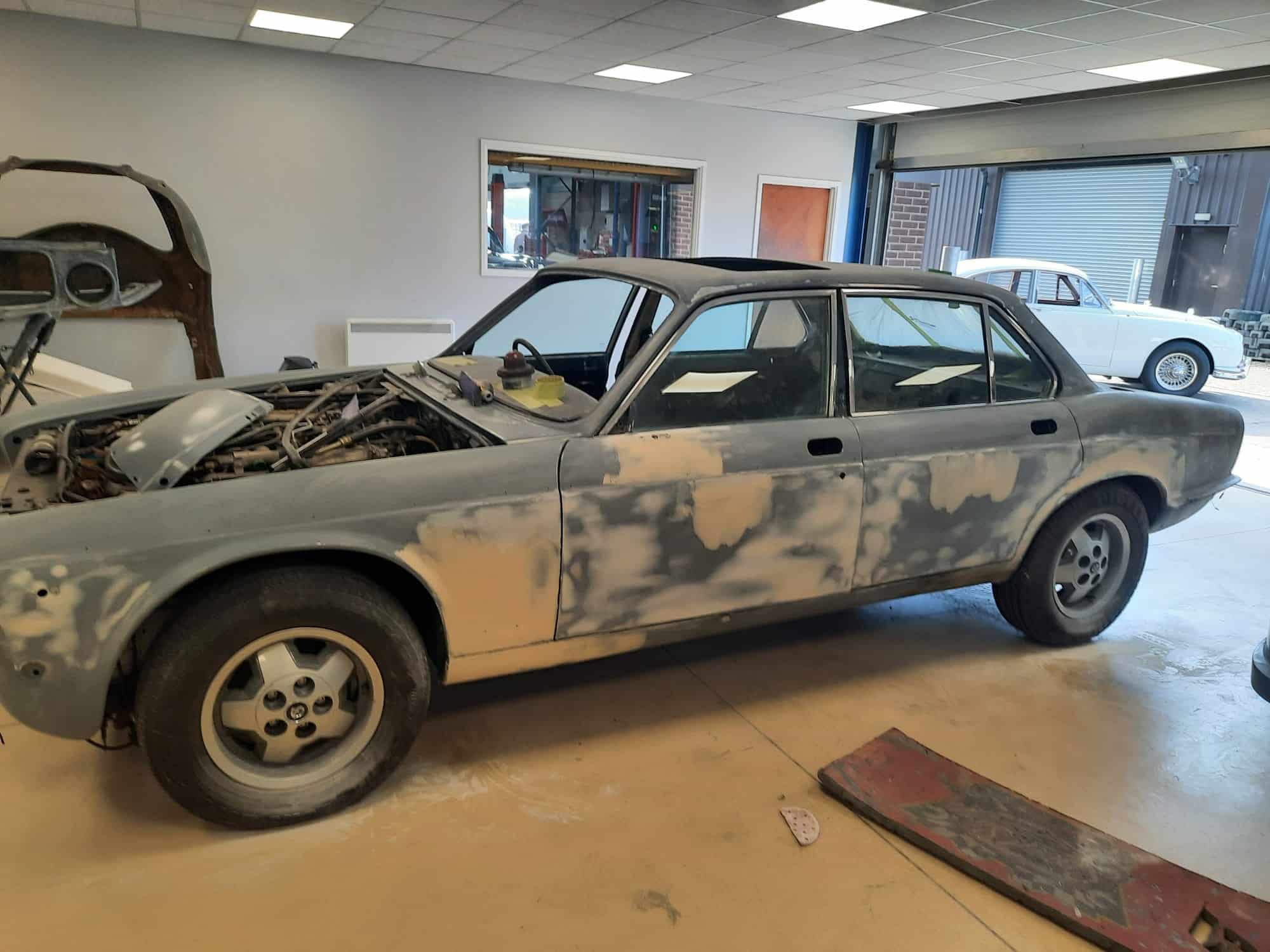 220422 1987 Daimler Double Six Filler Work 2 1