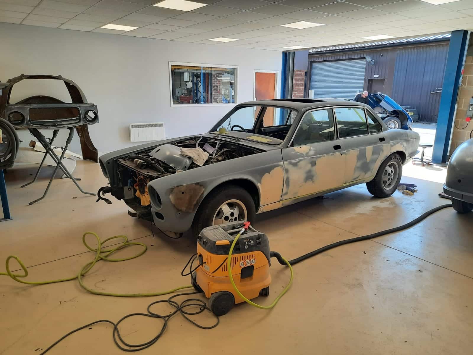 220422 1987 Daimler Double Six Filler Work 4 1