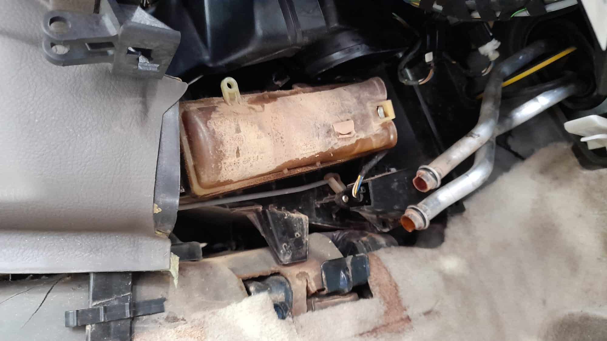 060522 1999 Vauxhall Omega Dash Parts Removed for Heater Matrix Cleaning Parts 16 1