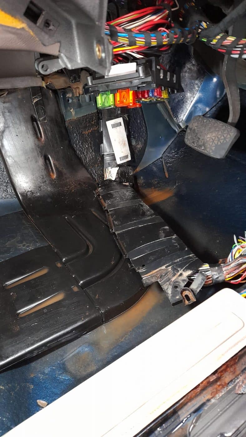 060522 1999 Vauxhall Omega Dash Parts Removed for Heater Matrix Cleaning Parts 7 1