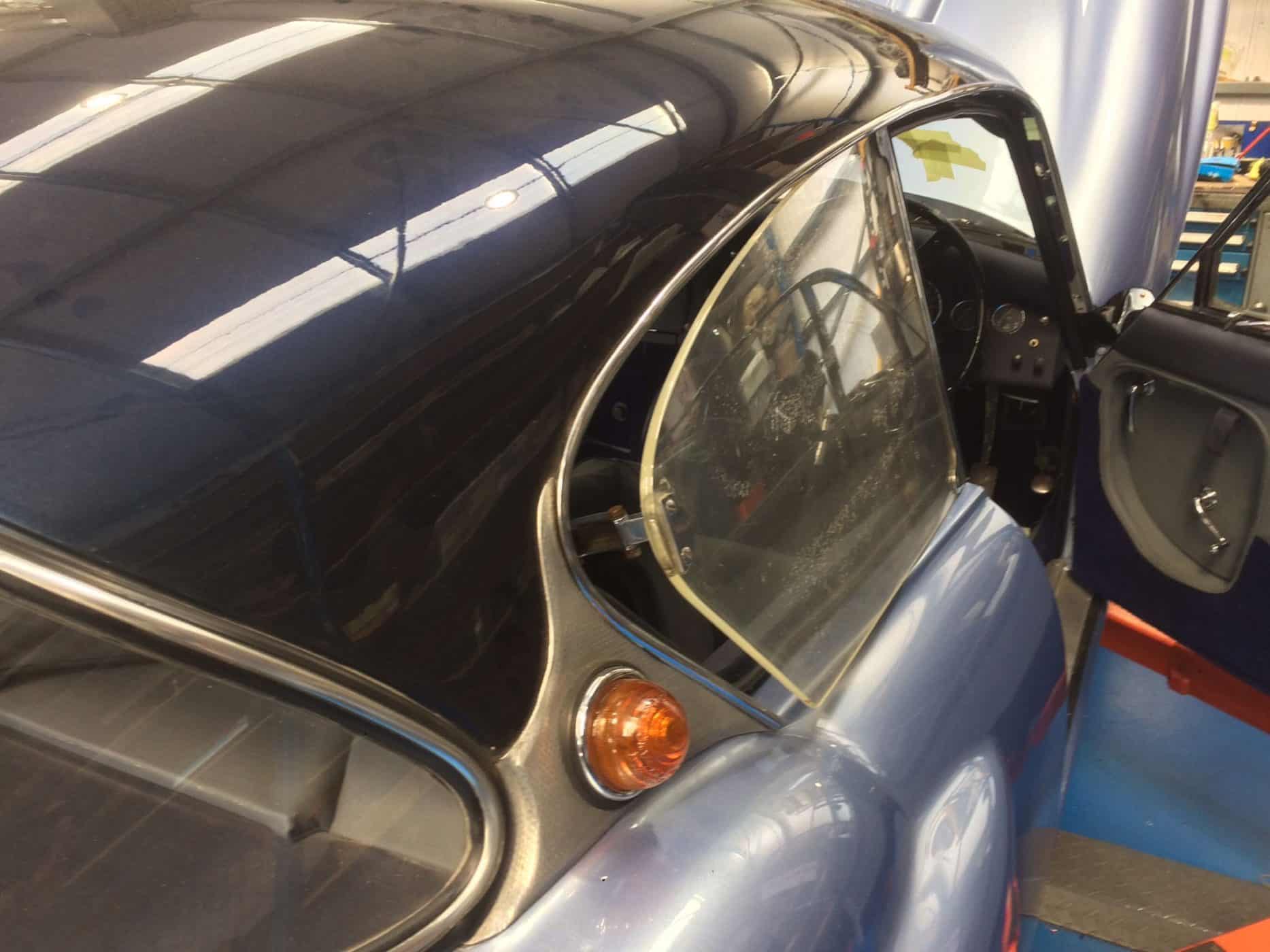100522 1959 Jensen 541R TEA541 Steering Wheel and Windows 16 1