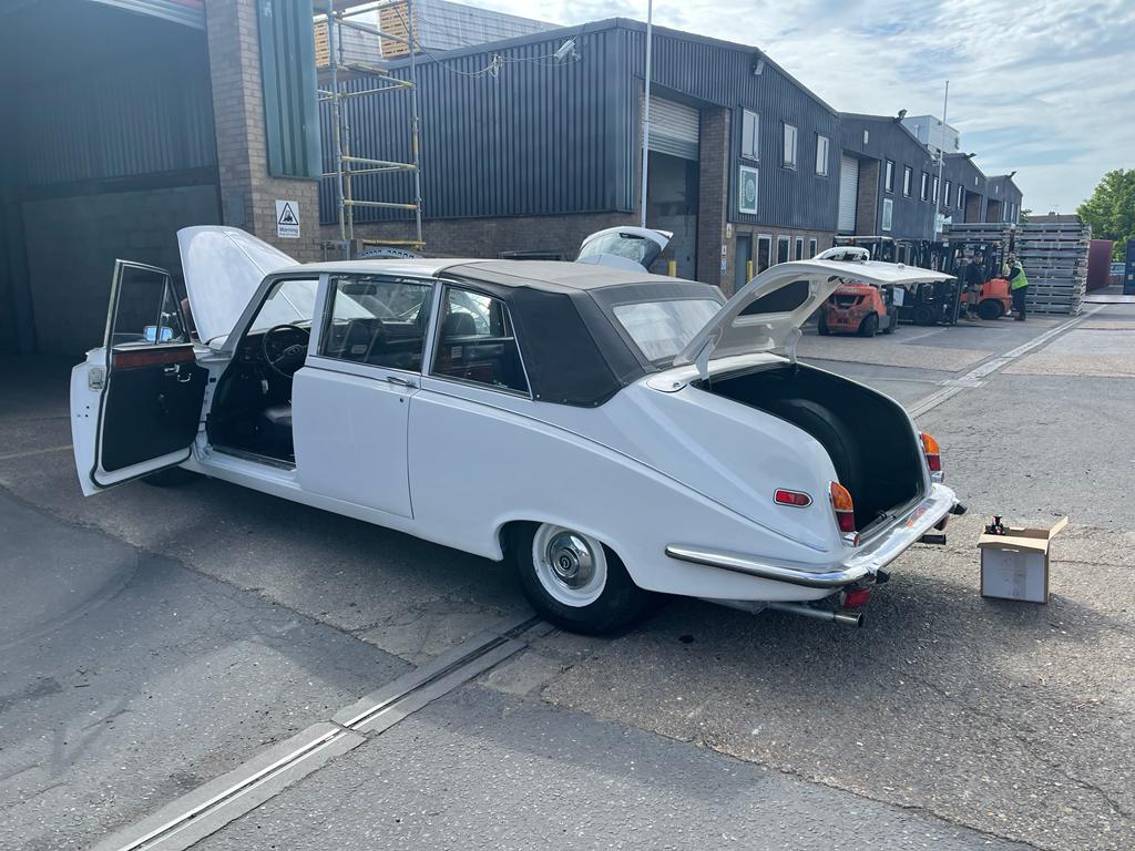 170522 1986 Daimler DS420 arriving in UK 12 1