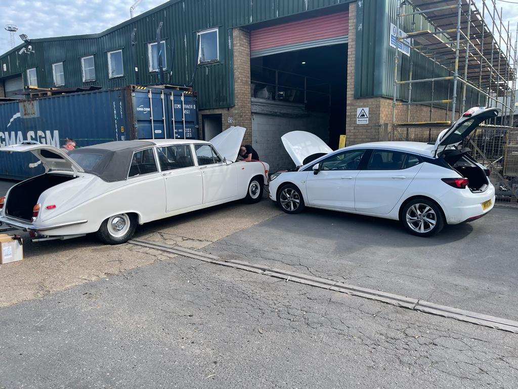 170522 1986 Daimler DS420 arriving in UK 14 1
