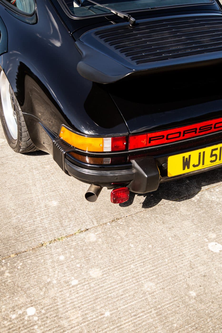 260422 1985 Porsche 911 BTS Photos 38 1