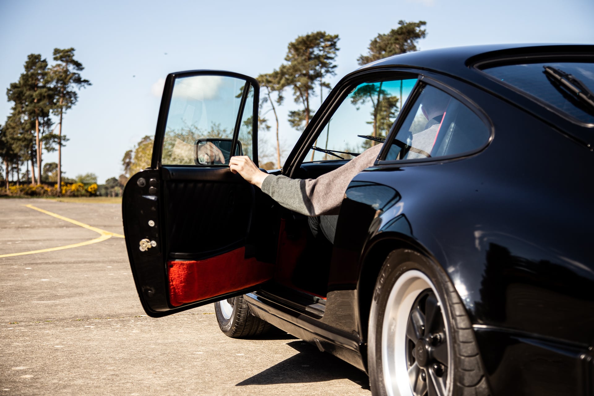 260422 1985 Porsche 911 BTS Photos 39 1