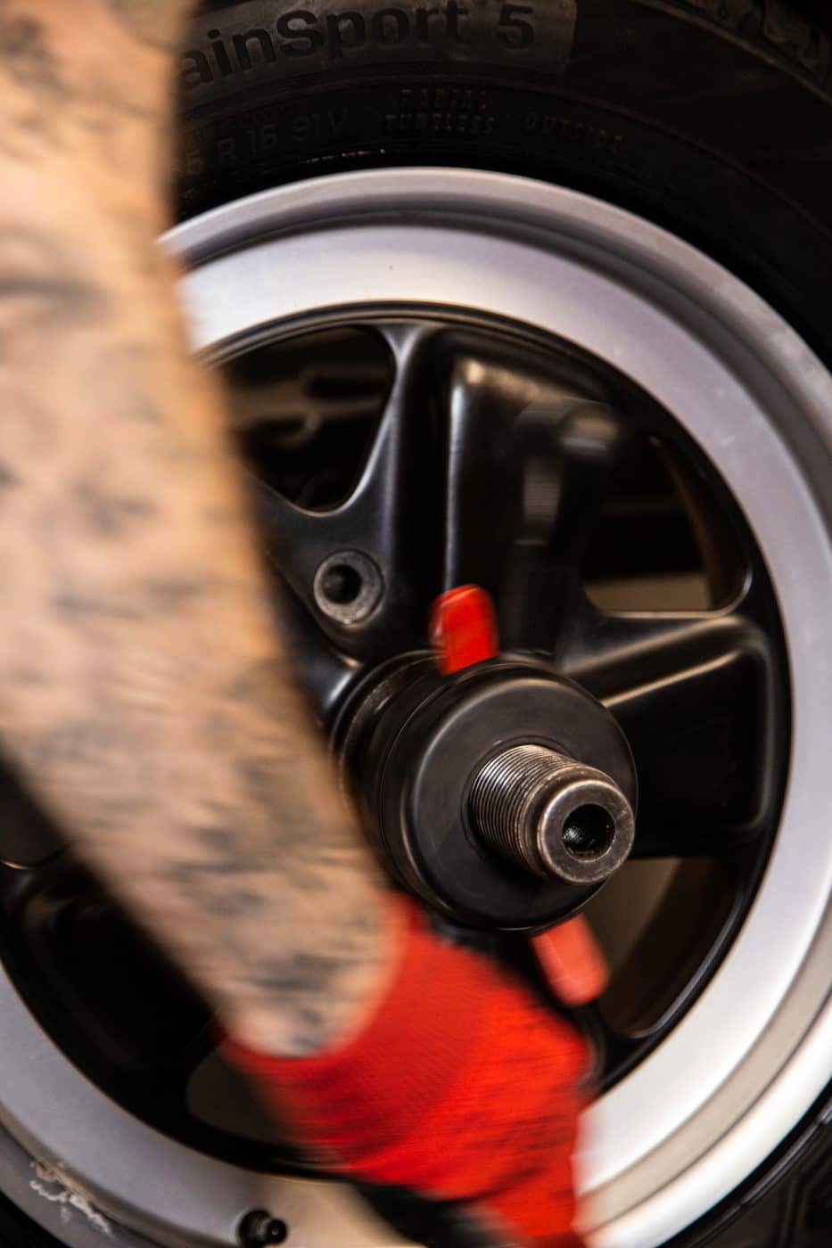 260522 911 Tyre Change 12 1