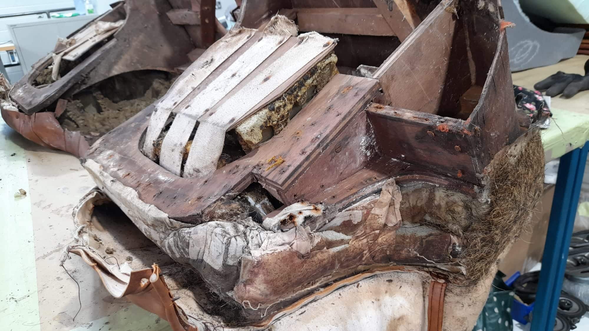 270522 1954 Bristol 405 Rear Seat Base Stripdown 15 1